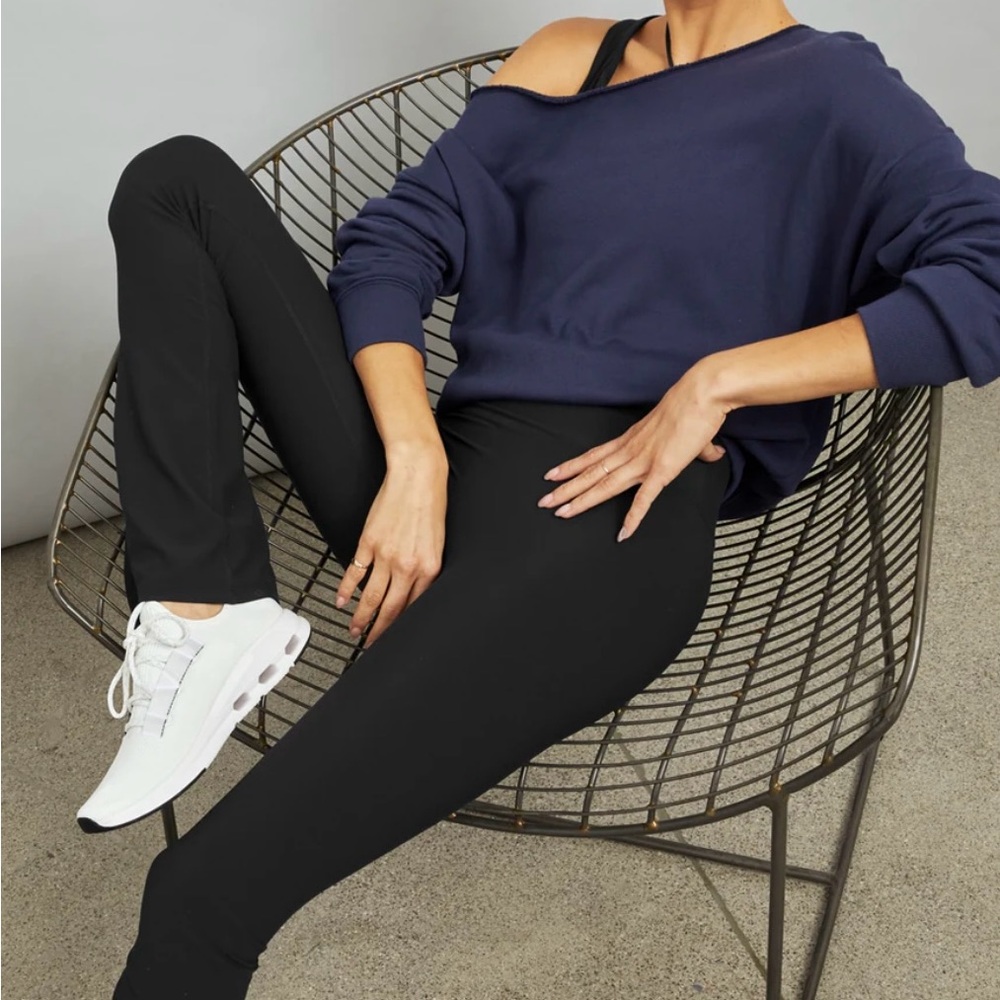 Carbon 38 Women’s Navy Off the Shoulder Crewneck